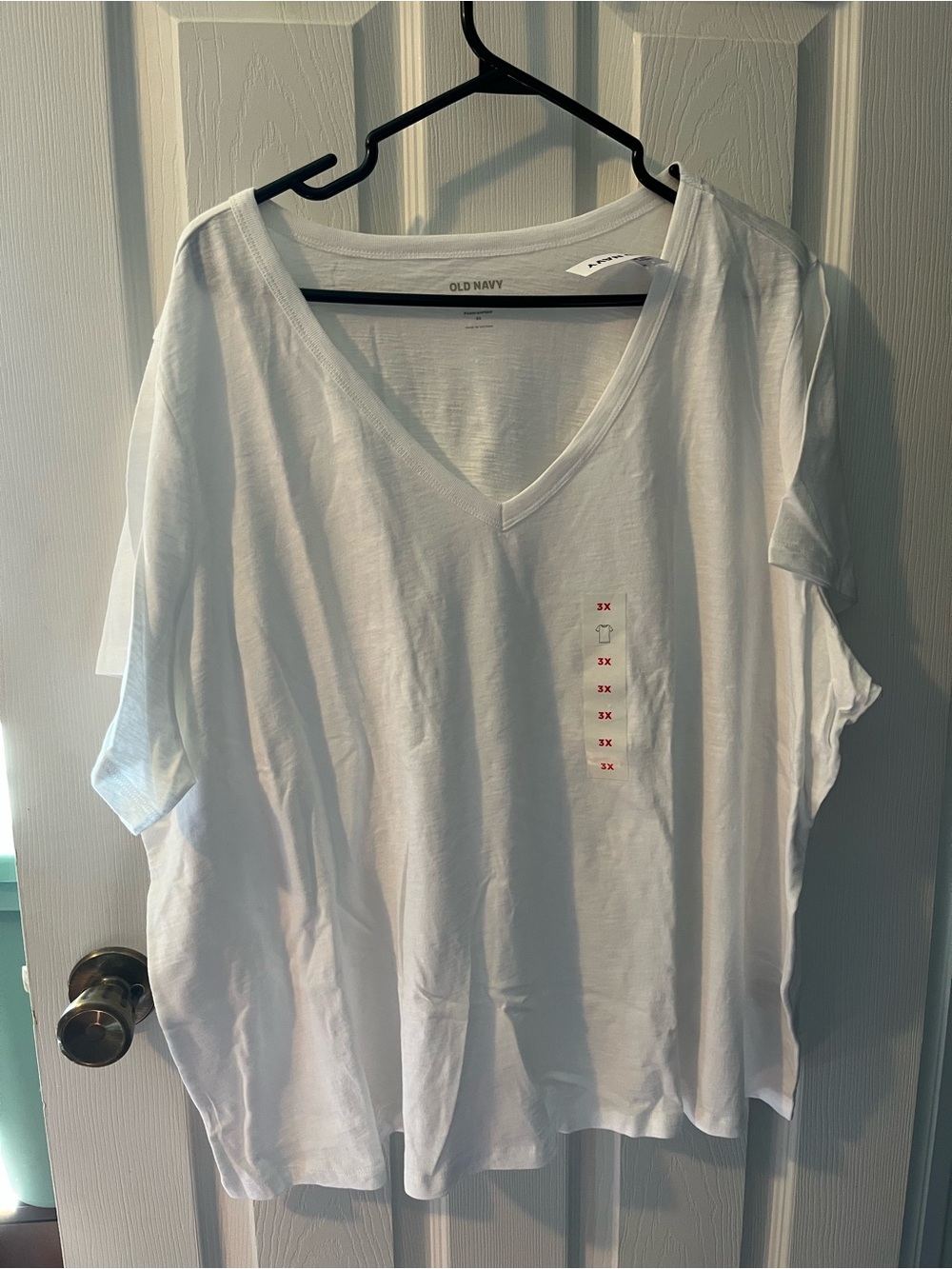 Old Navy Women’s White V-Neck Short Sleeve Tee - Size 3X